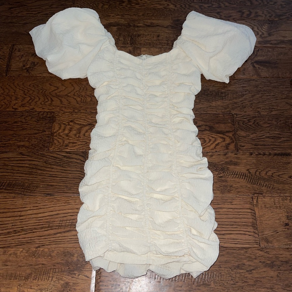 XS tight fitting and puffy sleeves dress